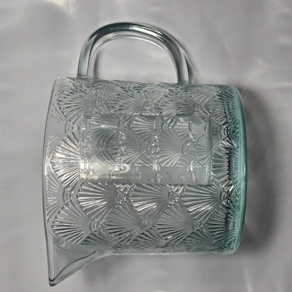 Cook With Color Glass Measuring Cup 2 Cup 16 oz Embossed Fan Shell Pattern Green